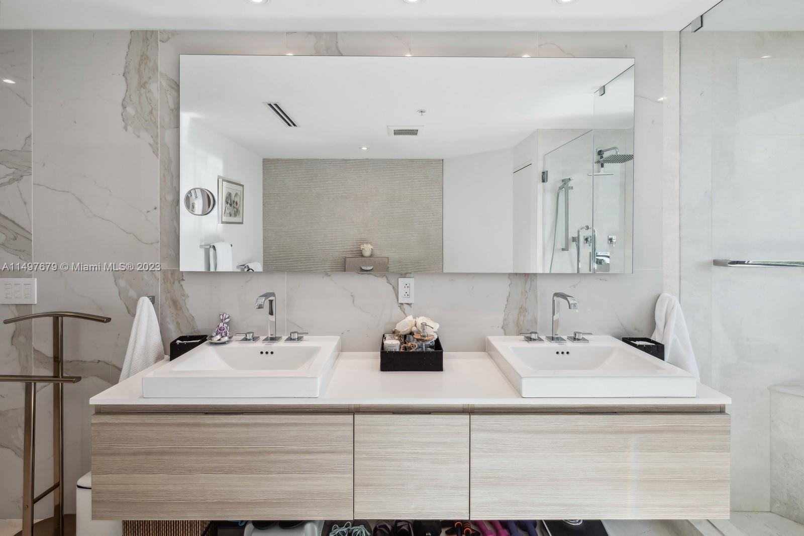 17111 Biscayne Blvd 1004, North Miami Beach, Florida 33160, 3 Bedrooms Bedrooms, ,3 BathroomsBathrooms,Residential,For Sale,17111 Biscayne Blvd 1004,A11497679