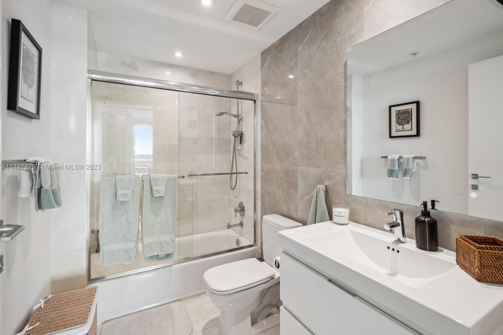 17111 Biscayne Blvd 1004, North Miami Beach, Florida 33160, 3 Bedrooms Bedrooms, ,3 BathroomsBathrooms,Residential,For Sale,17111 Biscayne Blvd 1004,A11497679