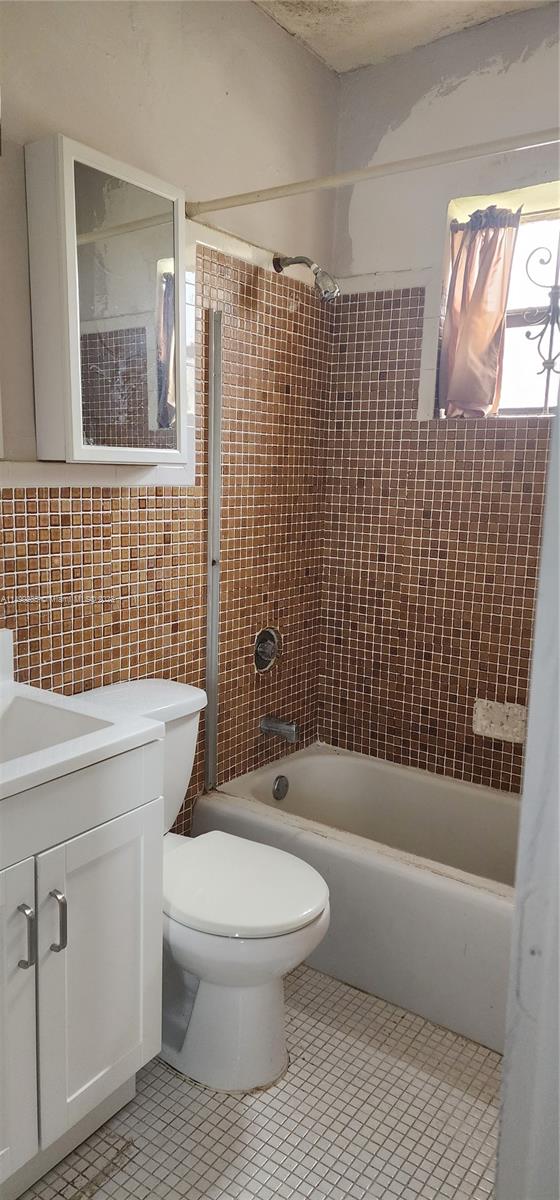 313 NW 7th Ct, Hallandale Beach, Florida 33009, 2 Bedrooms Bedrooms, ,1 BathroomBathrooms,Residential,For Sale,313 NW 7th Ct,A11499285