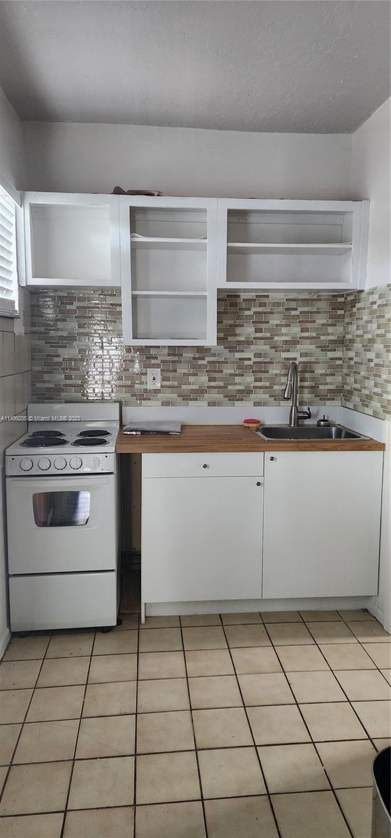 313 NW 7th Ct, Hallandale Beach, Florida 33009, 2 Bedrooms Bedrooms, ,1 BathroomBathrooms,Residential,For Sale,313 NW 7th Ct,A11499285