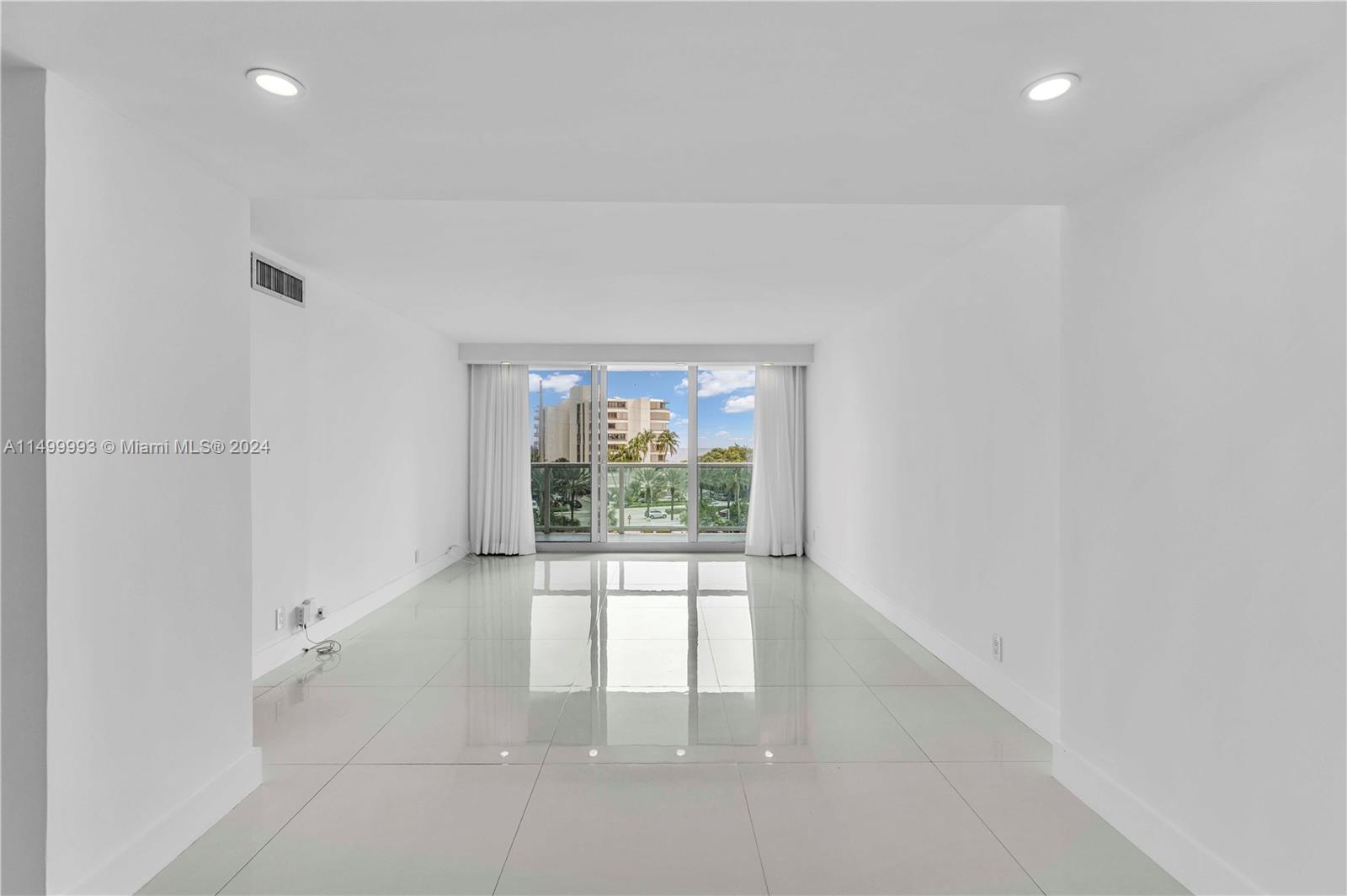 100 Bayview Dr, Sunny Isles Beach, FL, 33160 United States, 2 Bedrooms Bedrooms, ,2 BathroomsBathrooms,Residential,For Sale,Bayview Dr,A11499993