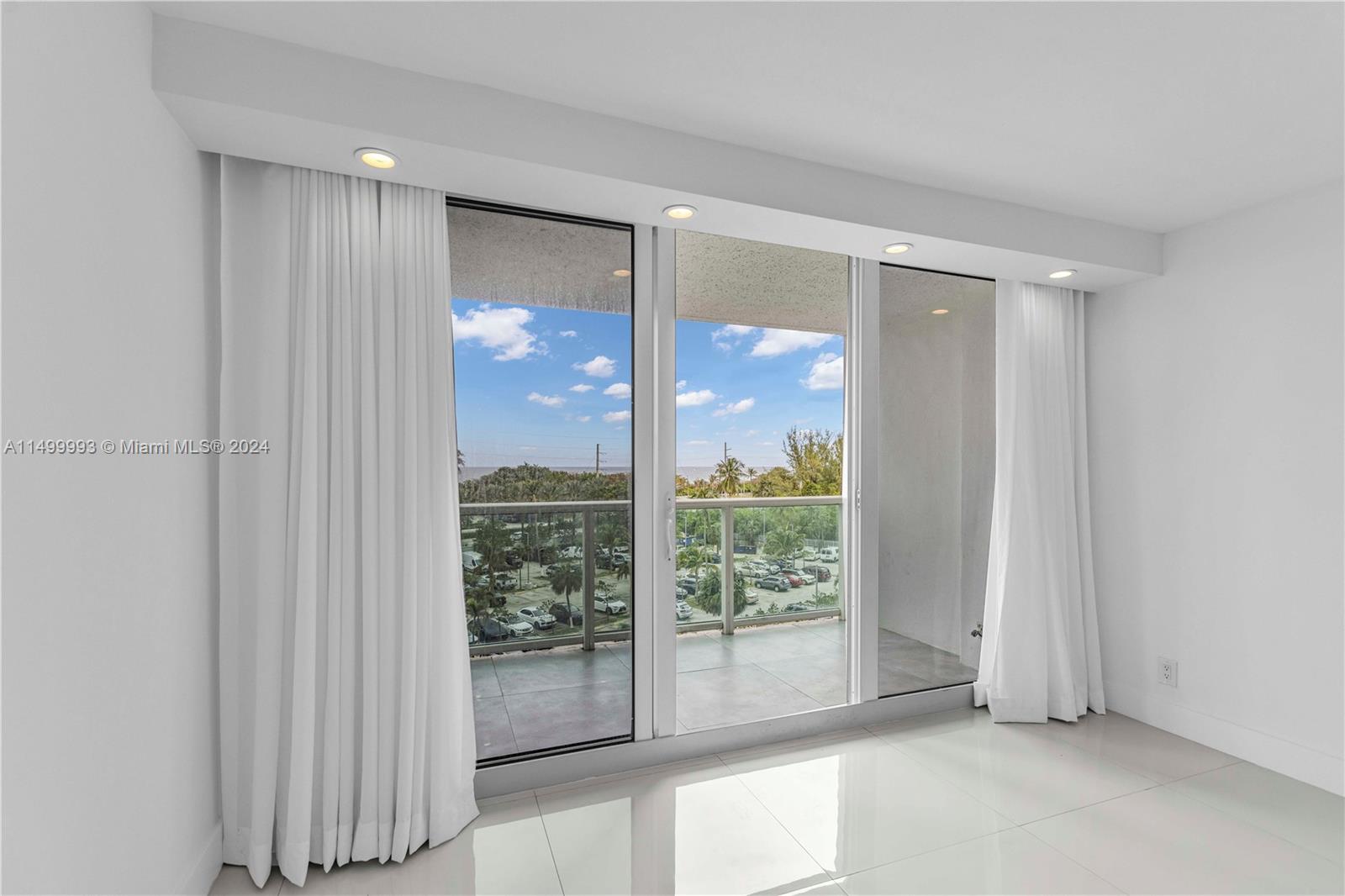 100 Bayview Dr, Sunny Isles Beach, FL, 33160 United States, 2 Bedrooms Bedrooms, ,2 BathroomsBathrooms,Residential,For Sale,Bayview Dr,A11499993