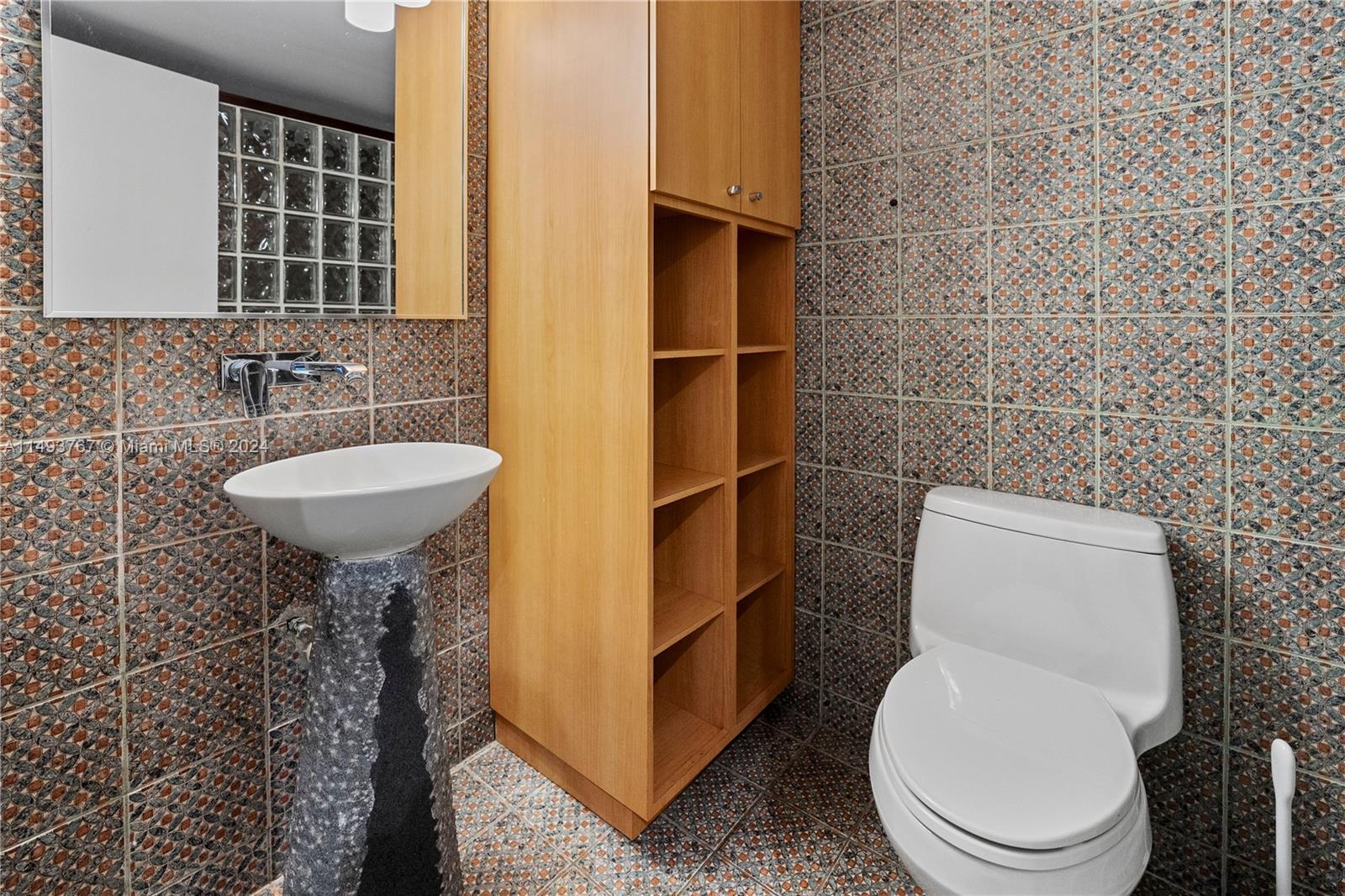 16570 NE 26th Ave 6B, North Miami Beach, Florida 33160, 2 Bedrooms Bedrooms, ,2 BathroomsBathrooms,Residential,For Sale,16570 NE 26th Ave 6B,A11493767