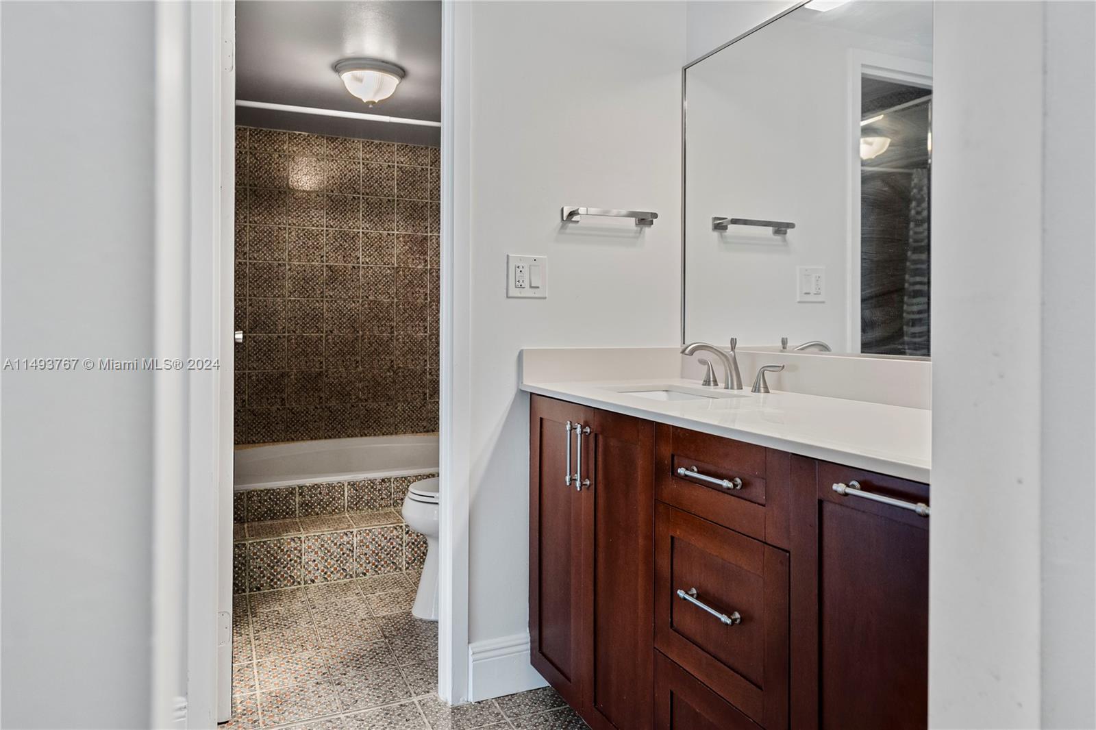 16570 NE 26th Ave 6B, North Miami Beach, Florida 33160, 2 Bedrooms Bedrooms, ,2 BathroomsBathrooms,Residential,For Sale,16570 NE 26th Ave 6B,A11493767