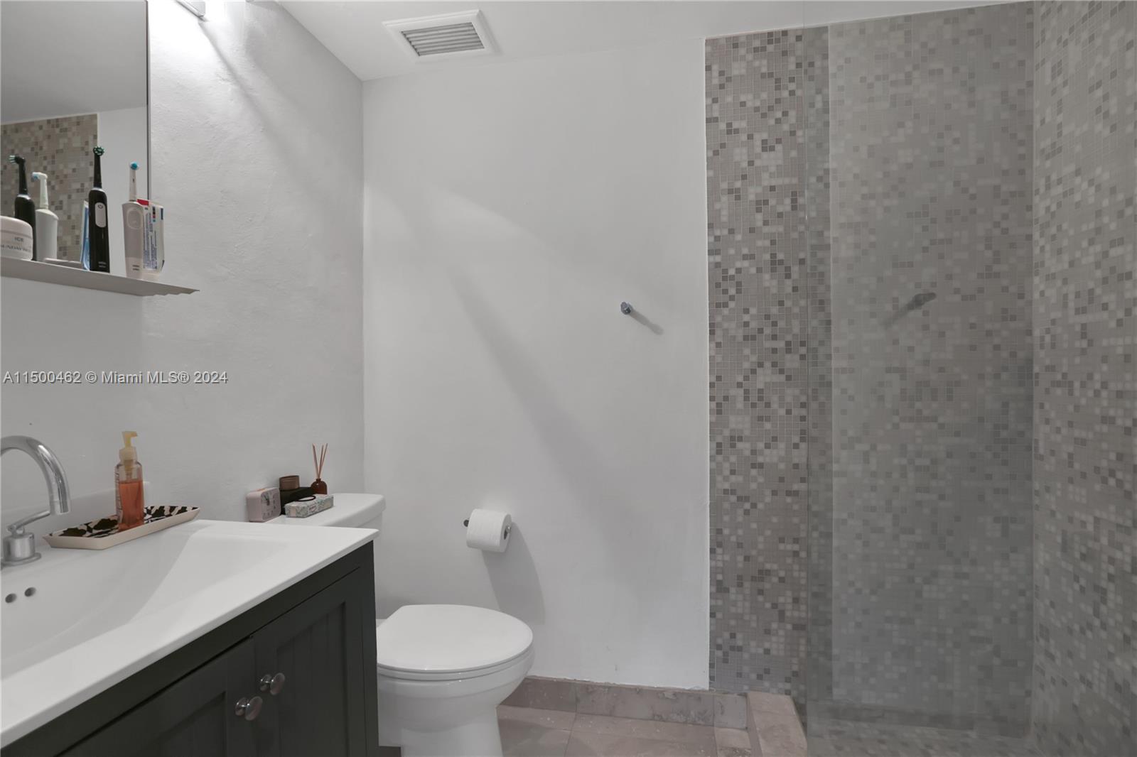 20 Island Ave 211, Miami Beach, Florida 33139, 1 Bedroom Bedrooms, ,1 BathroomBathrooms,Residential,For Sale,20 Island Ave 211,A11500462