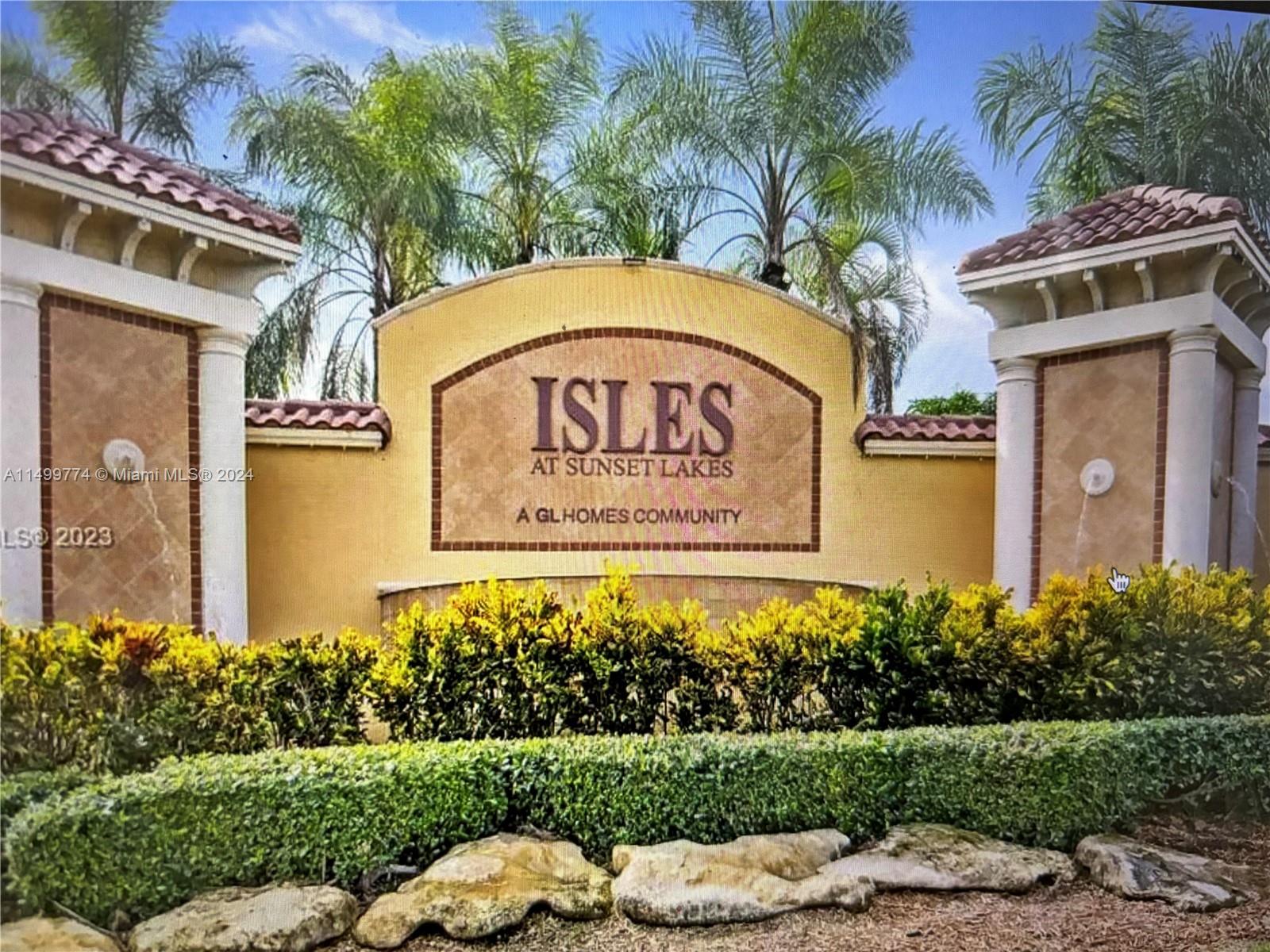 Living in Sunset Lakes offers numerous advantages and reasons to consider this community as an ideal place to settle down.