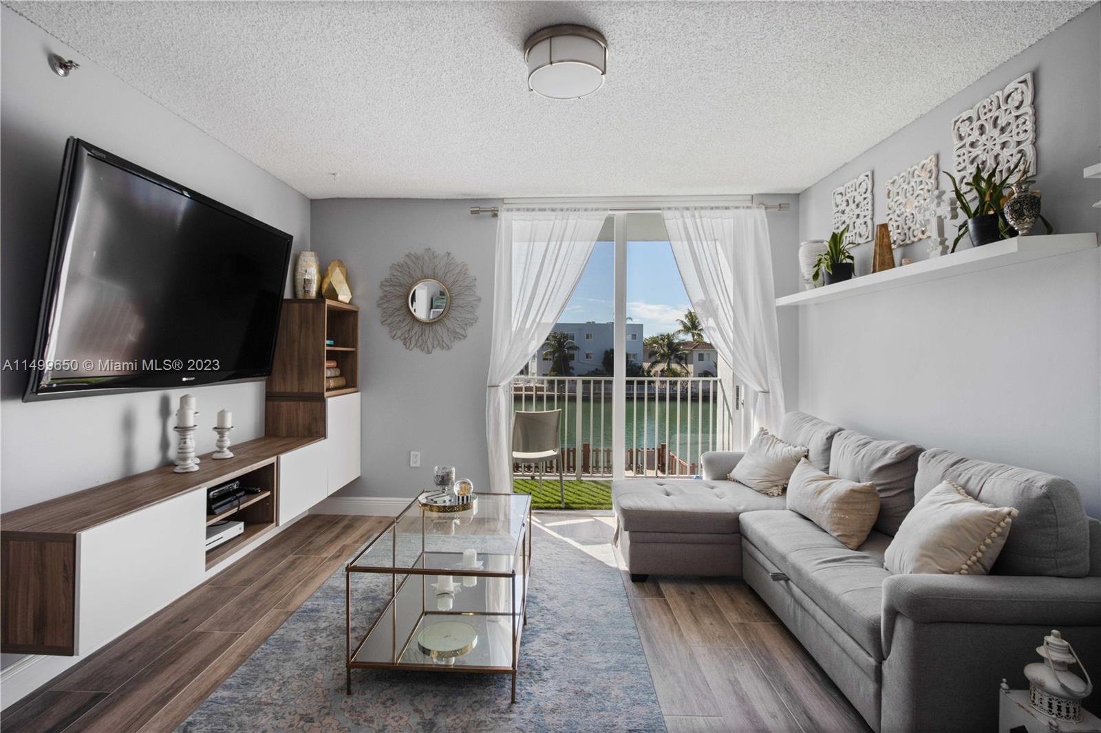 80 S Shore Dr 205, Miami Beach, Florida 33141, 1 Bedroom Bedrooms, ,1 BathroomBathrooms,Residentiallease,For Rent,80 S Shore Dr 205,A11499650