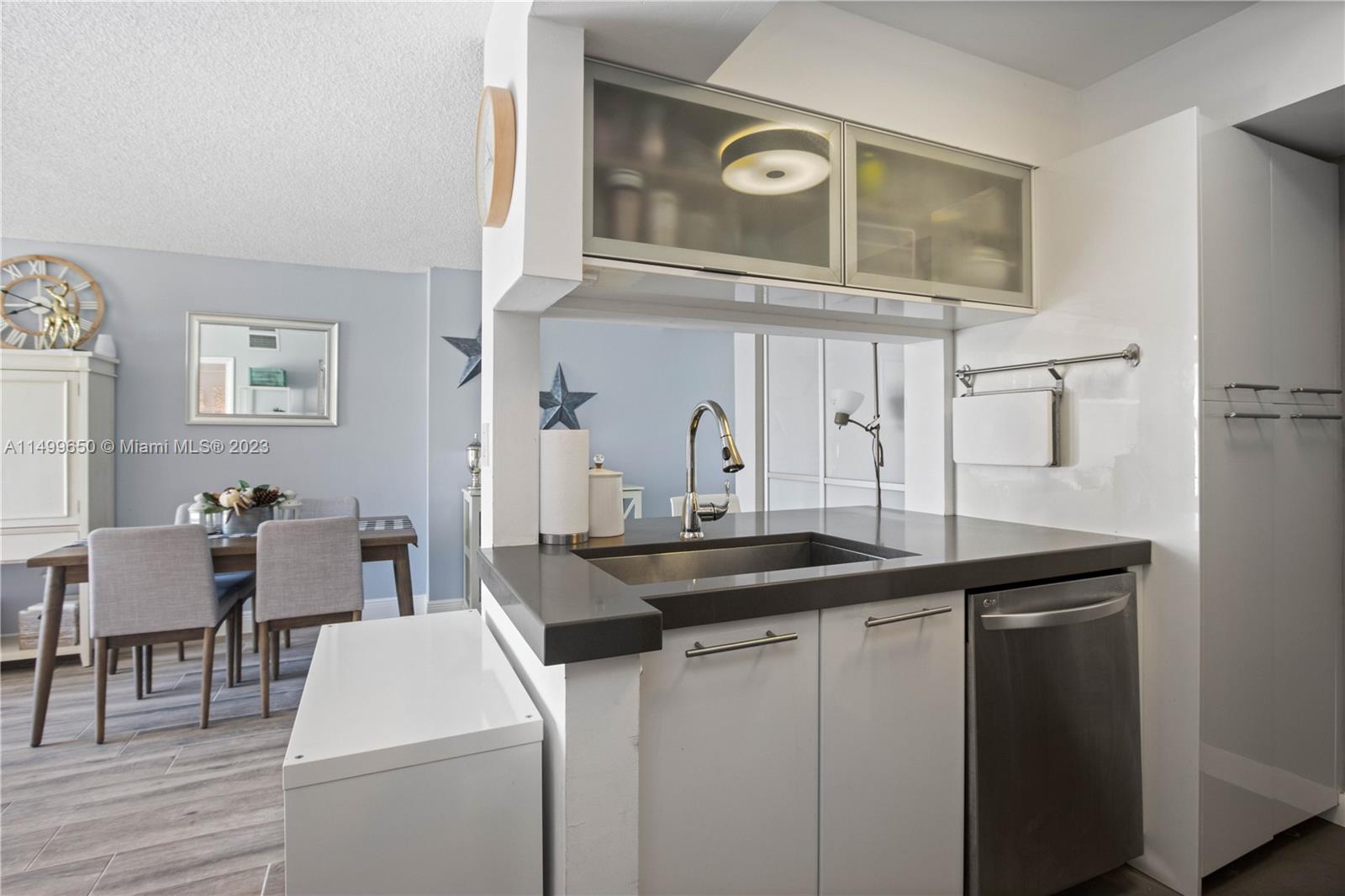 80 S Shore Dr 205, Miami Beach, Florida 33141, 1 Bedroom Bedrooms, ,1 BathroomBathrooms,Residentiallease,For Rent,80 S Shore Dr 205,A11499650