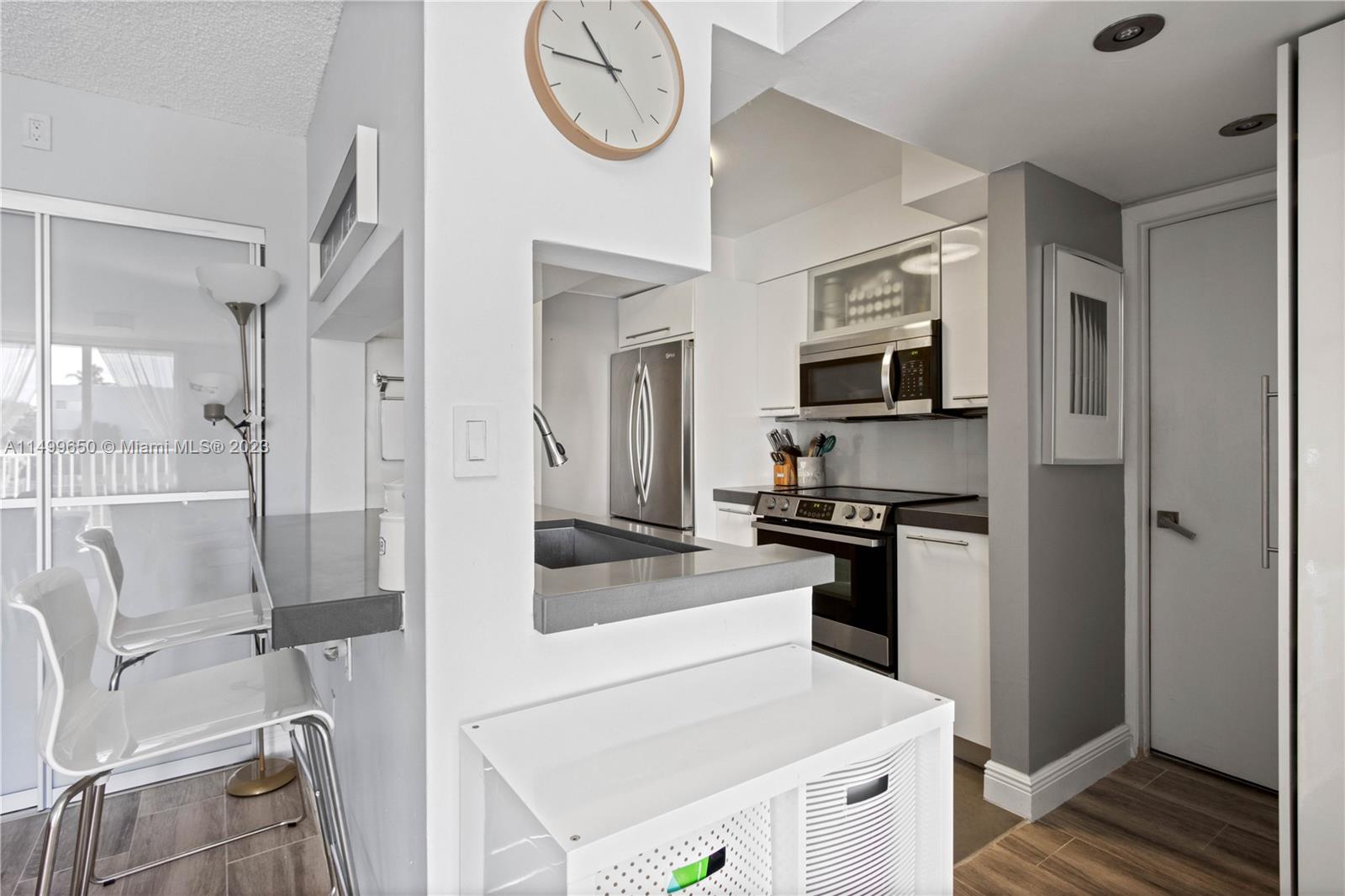 80 S Shore Dr 205, Miami Beach, Florida 33141, 1 Bedroom Bedrooms, ,1 BathroomBathrooms,Residentiallease,For Rent,80 S Shore Dr 205,A11499650