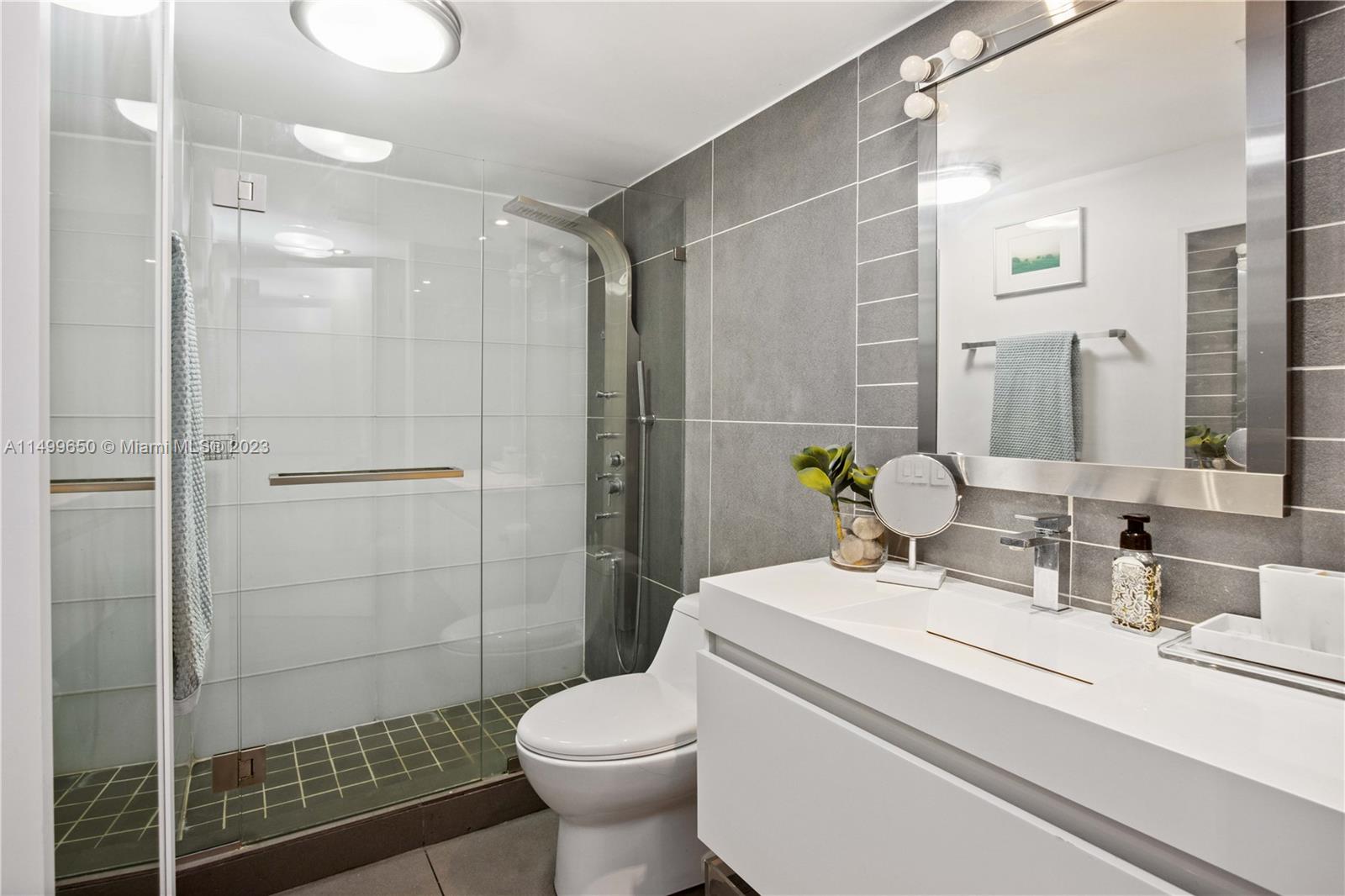 80 S Shore Dr 205, Miami Beach, Florida 33141, 1 Bedroom Bedrooms, ,1 BathroomBathrooms,Residentiallease,For Rent,80 S Shore Dr 205,A11499650