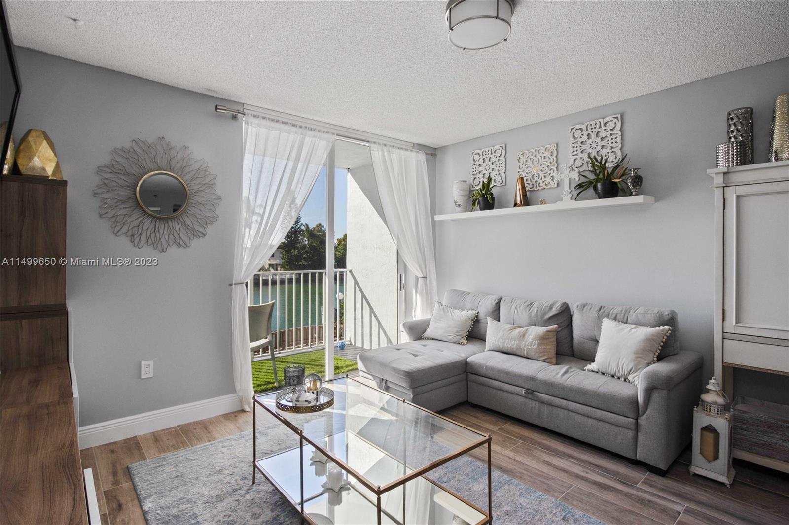 80 S Shore Dr 205, Miami Beach, Florida 33141, 1 Bedroom Bedrooms, ,1 BathroomBathrooms,Residentiallease,For Rent,80 S Shore Dr 205,A11499650