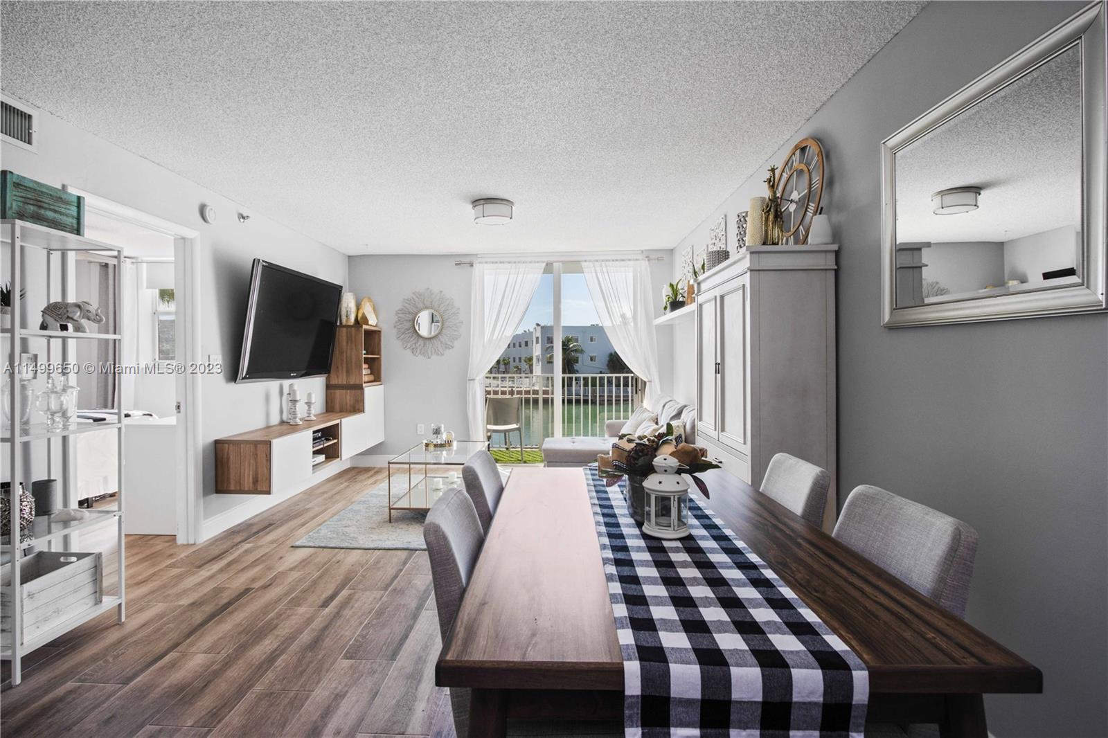 80 S Shore Dr 205, Miami Beach, Florida 33141, 1 Bedroom Bedrooms, ,1 BathroomBathrooms,Residentiallease,For Rent,80 S Shore Dr 205,A11499650