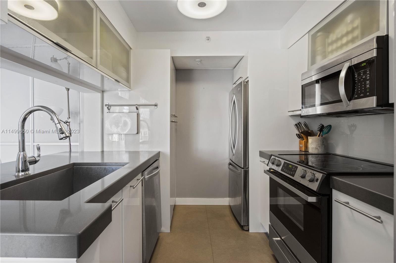 80 S Shore Dr 205, Miami Beach, Florida 33141, 1 Bedroom Bedrooms, ,1 BathroomBathrooms,Residentiallease,For Rent,80 S Shore Dr 205,A11499650