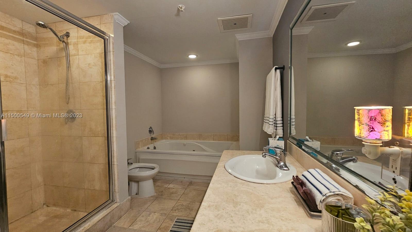 Sunny Isles Beach, Florida 33160, 1 Bedroom Bedrooms, ,1 BathroomBathrooms,Residentiallease,For Rent,A11500549