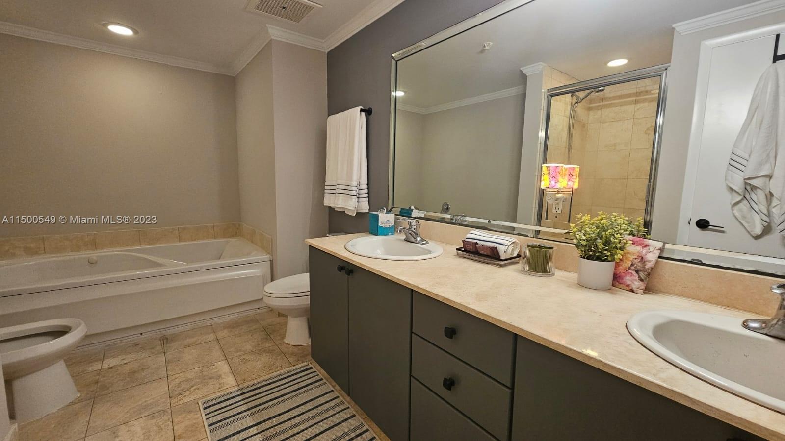 Sunny Isles Beach, Florida 33160, 1 Bedroom Bedrooms, ,1 BathroomBathrooms,Residentiallease,For Rent,A11500549