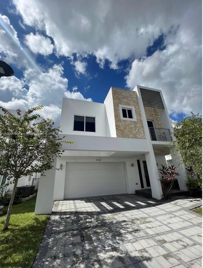 Photo of 10380 NW 68th Ter, Doral, FL 33178