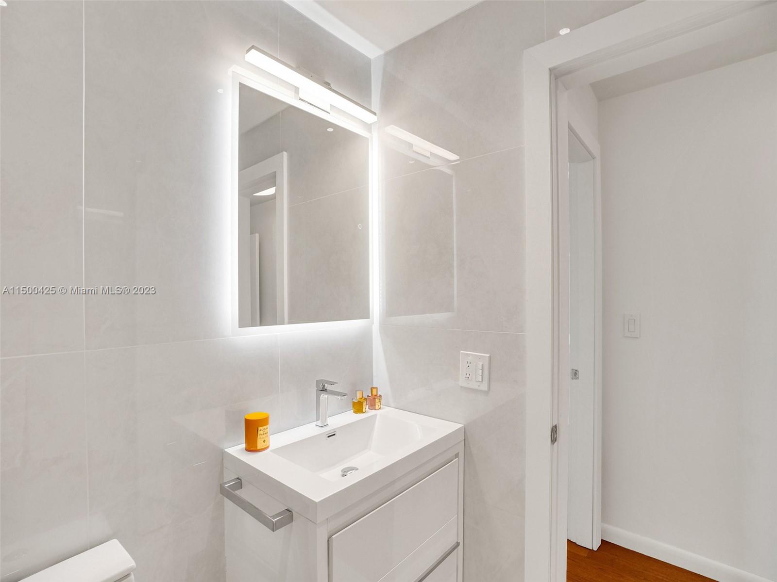 1000 Venetian Way 1002, Miami Beach, Florida 33139, 3 Bedrooms Bedrooms, ,2 BathroomsBathrooms,Residential,For Sale,1000 Venetian Way 1002,A11500425