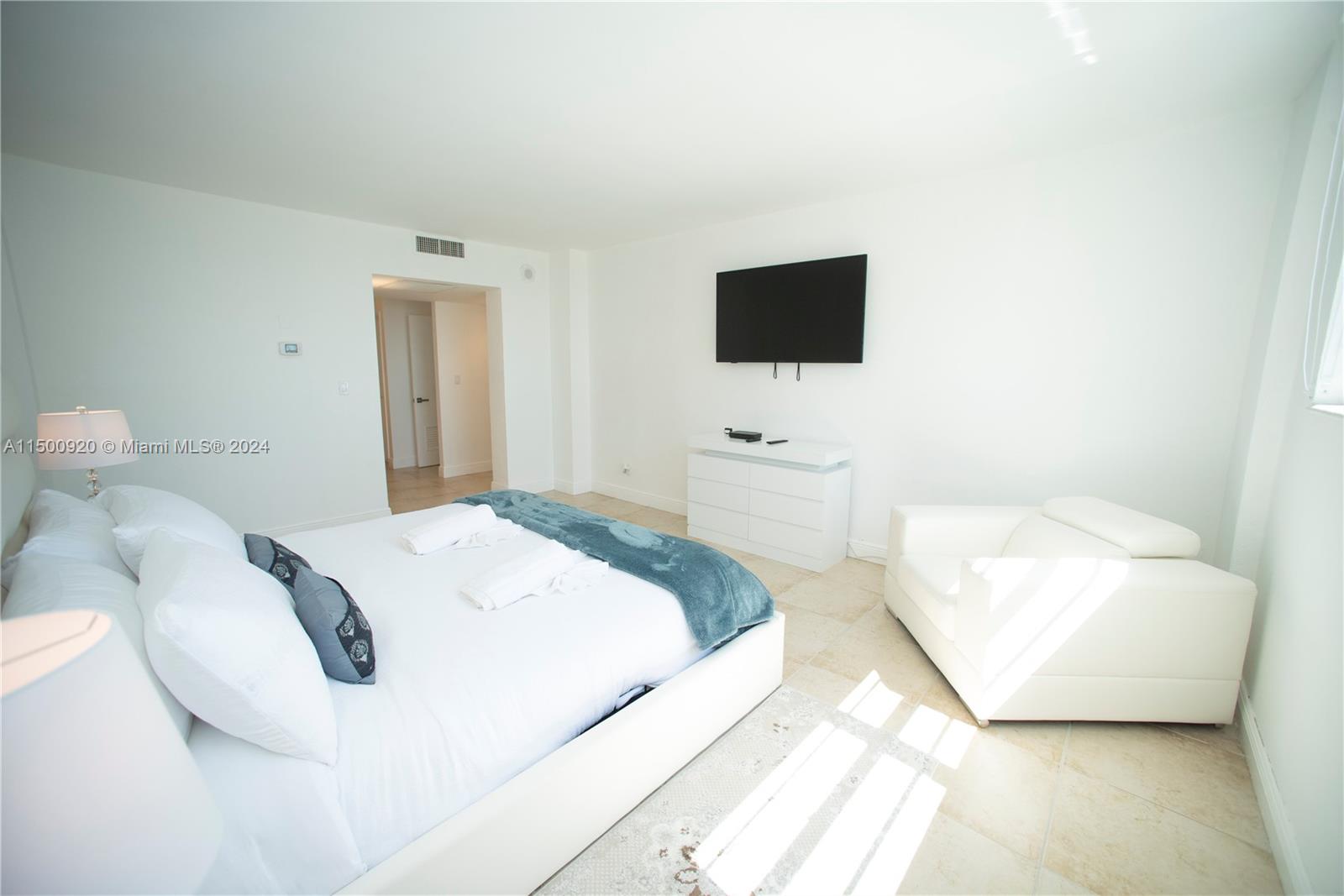 Sunny Isles Beach, Florida 33160, 2 Bedrooms Bedrooms, ,2 BathroomsBathrooms,Residentiallease,For Rent,A11500920