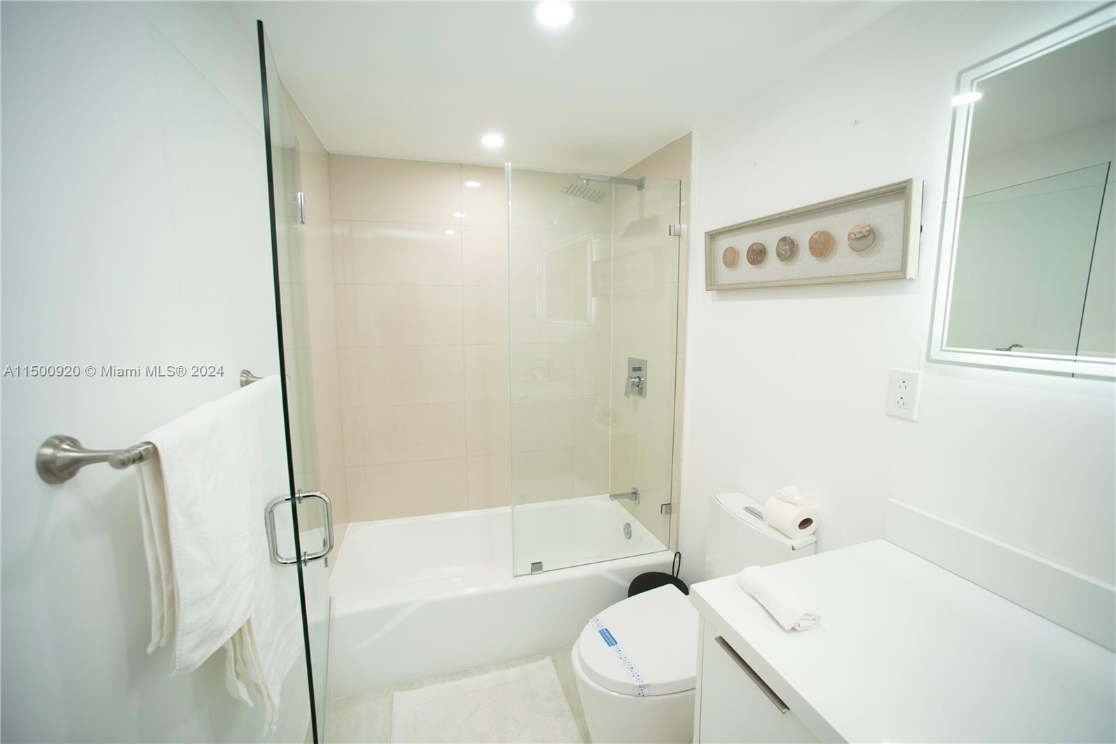 Sunny Isles Beach, Florida 33160, 2 Bedrooms Bedrooms, ,2 BathroomsBathrooms,Residentiallease,For Rent,A11500920