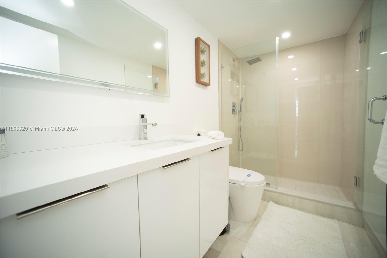 Sunny Isles Beach, Florida 33160, 2 Bedrooms Bedrooms, ,2 BathroomsBathrooms,Residentiallease,For Rent,A11500920