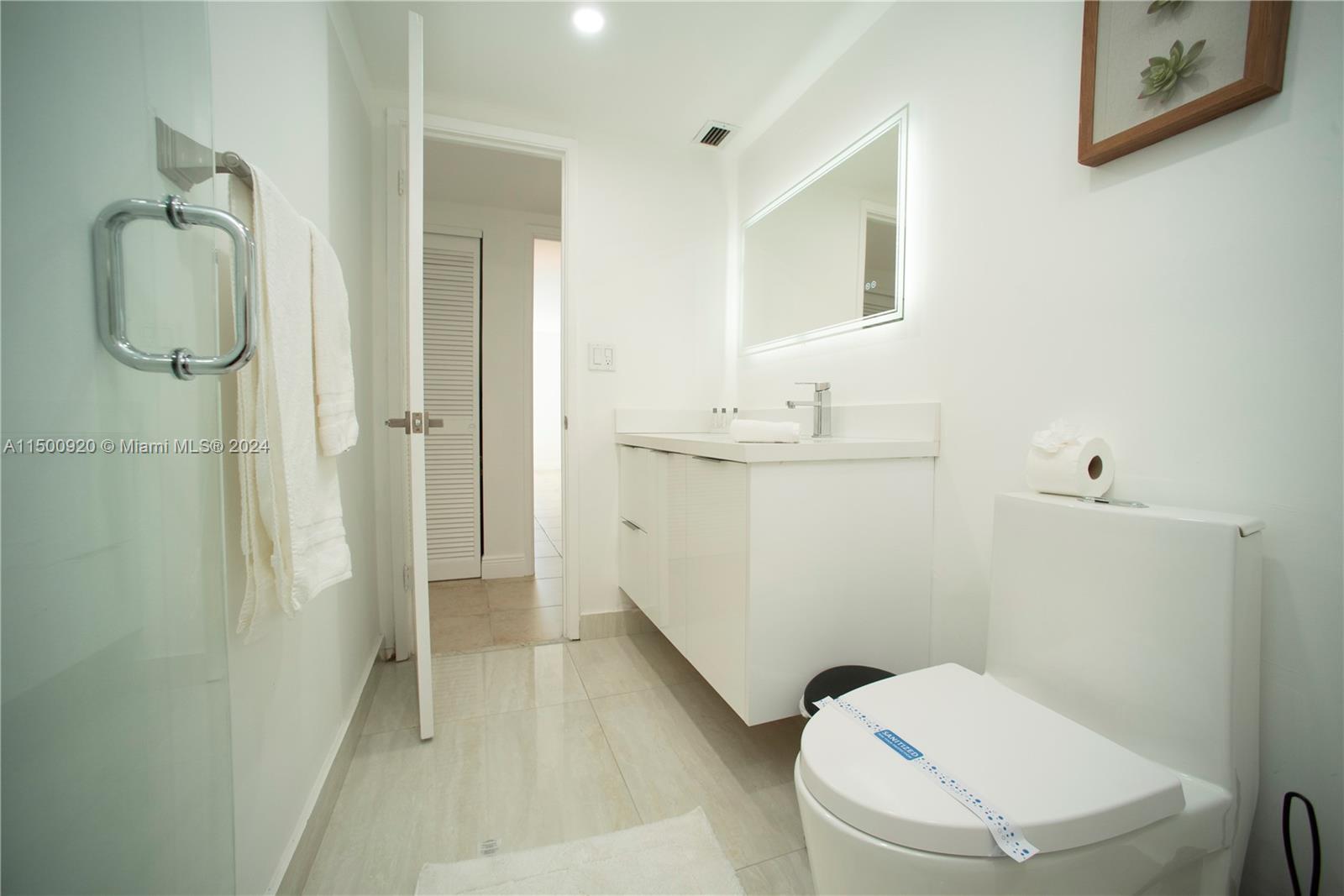 Sunny Isles Beach, Florida 33160, 2 Bedrooms Bedrooms, ,2 BathroomsBathrooms,Residentiallease,For Rent,A11500920