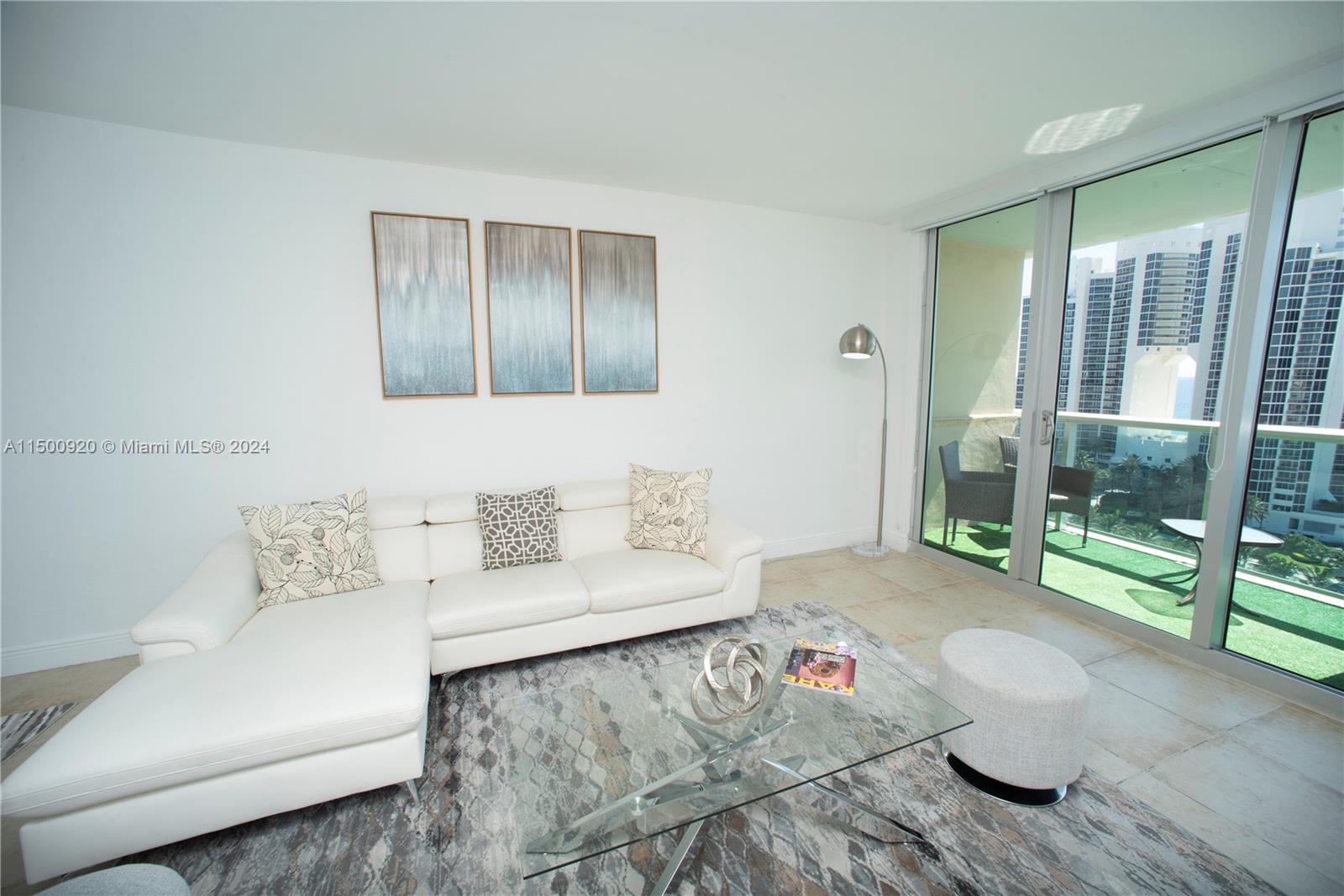 Sunny Isles Beach, Florida 33160, 2 Bedrooms Bedrooms, ,2 BathroomsBathrooms,Residentiallease,For Rent,A11500920