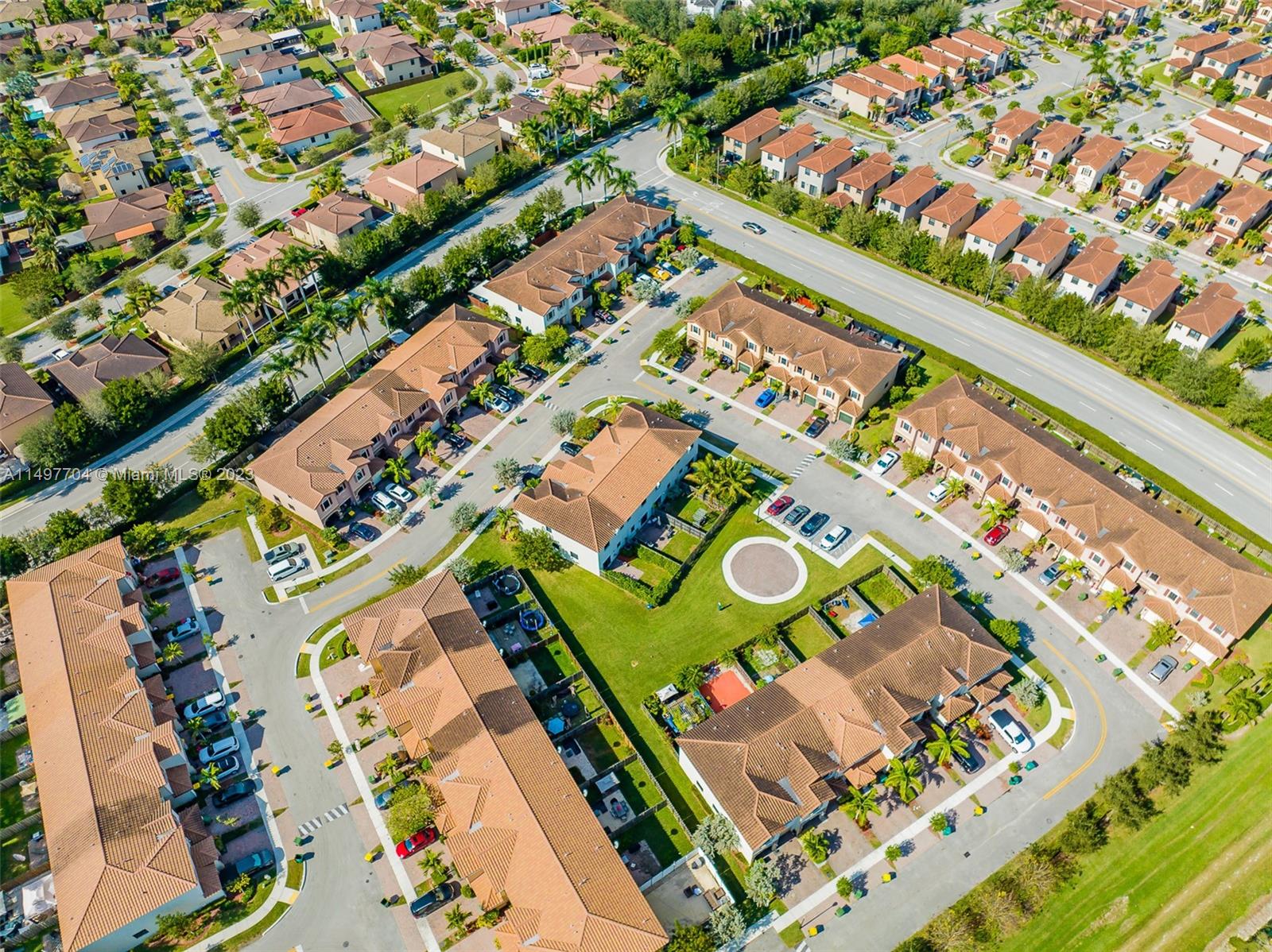 136 SE 37th Ter 136, Homestead, Florida 33033, 3 Bedrooms Bedrooms, 6 Rooms Rooms,2 BathroomsBathrooms,Residential,For Sale,136 SE 37th Ter 136,A11497704
