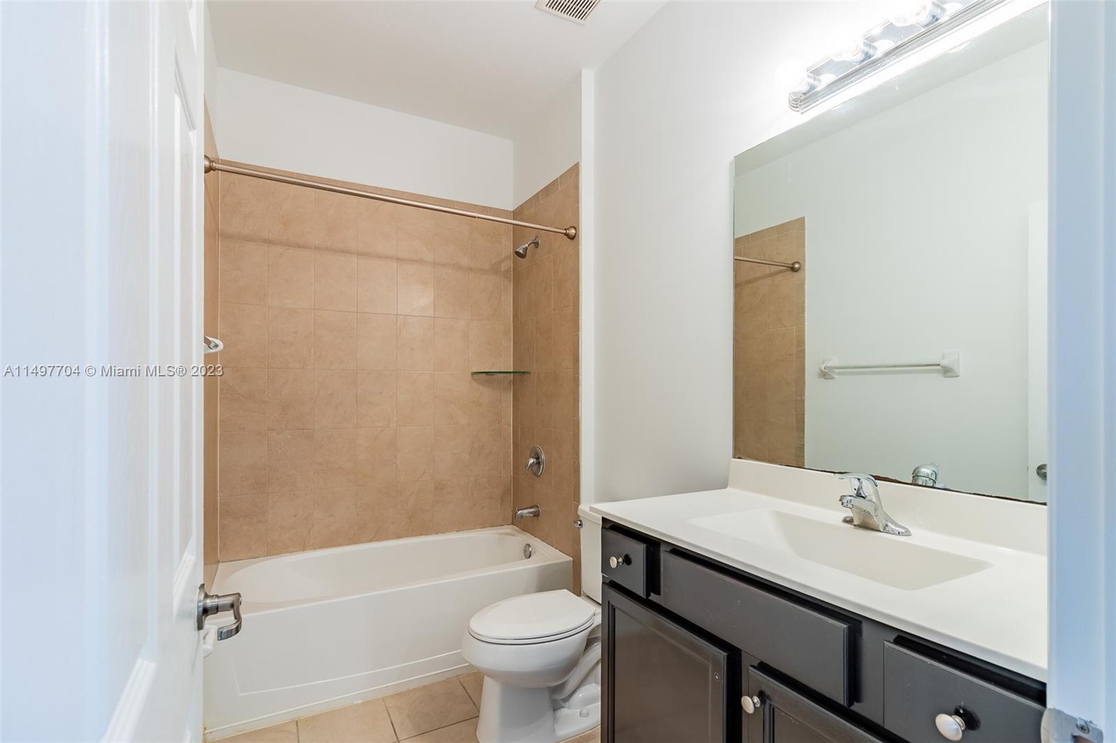 136 SE 37th Ter 136, Homestead, Florida 33033, 3 Bedrooms Bedrooms, 6 Rooms Rooms,2 BathroomsBathrooms,Residential,For Sale,136 SE 37th Ter 136,A11497704