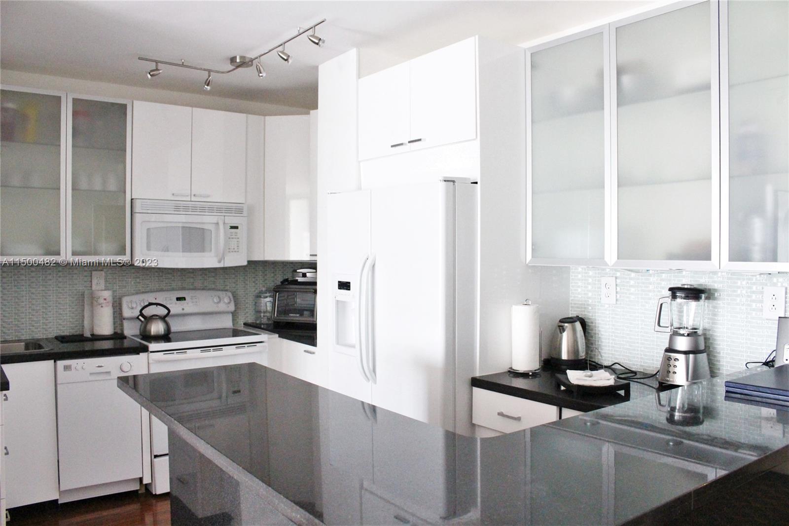 1980 S OCEAN DR 8N, Hallandale Beach, Florida 33009, 2 Bedrooms Bedrooms, ,1 BathroomBathrooms,Residentiallease,For Rent,1980 S OCEAN DR 8N,A11500482