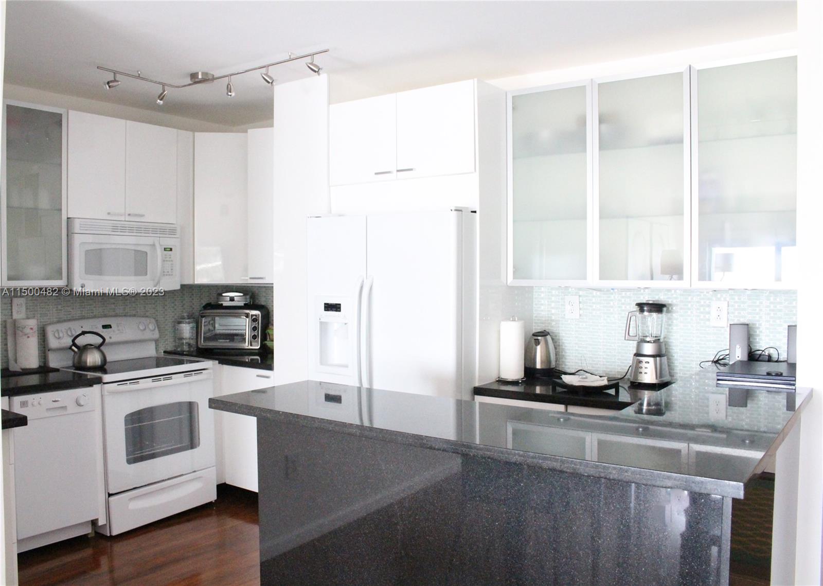 1980 S OCEAN DR 8N, Hallandale Beach, Florida 33009, 2 Bedrooms Bedrooms, ,1 BathroomBathrooms,Residentiallease,For Rent,1980 S OCEAN DR 8N,A11500482