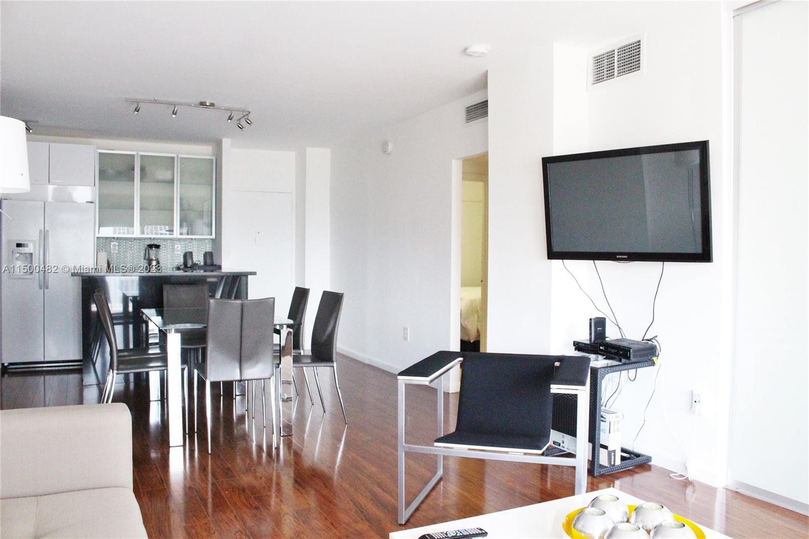 1980 S OCEAN DR 8N, Hallandale Beach, Florida 33009, 2 Bedrooms Bedrooms, ,1 BathroomBathrooms,Residentiallease,For Rent,1980 S OCEAN DR 8N,A11500482