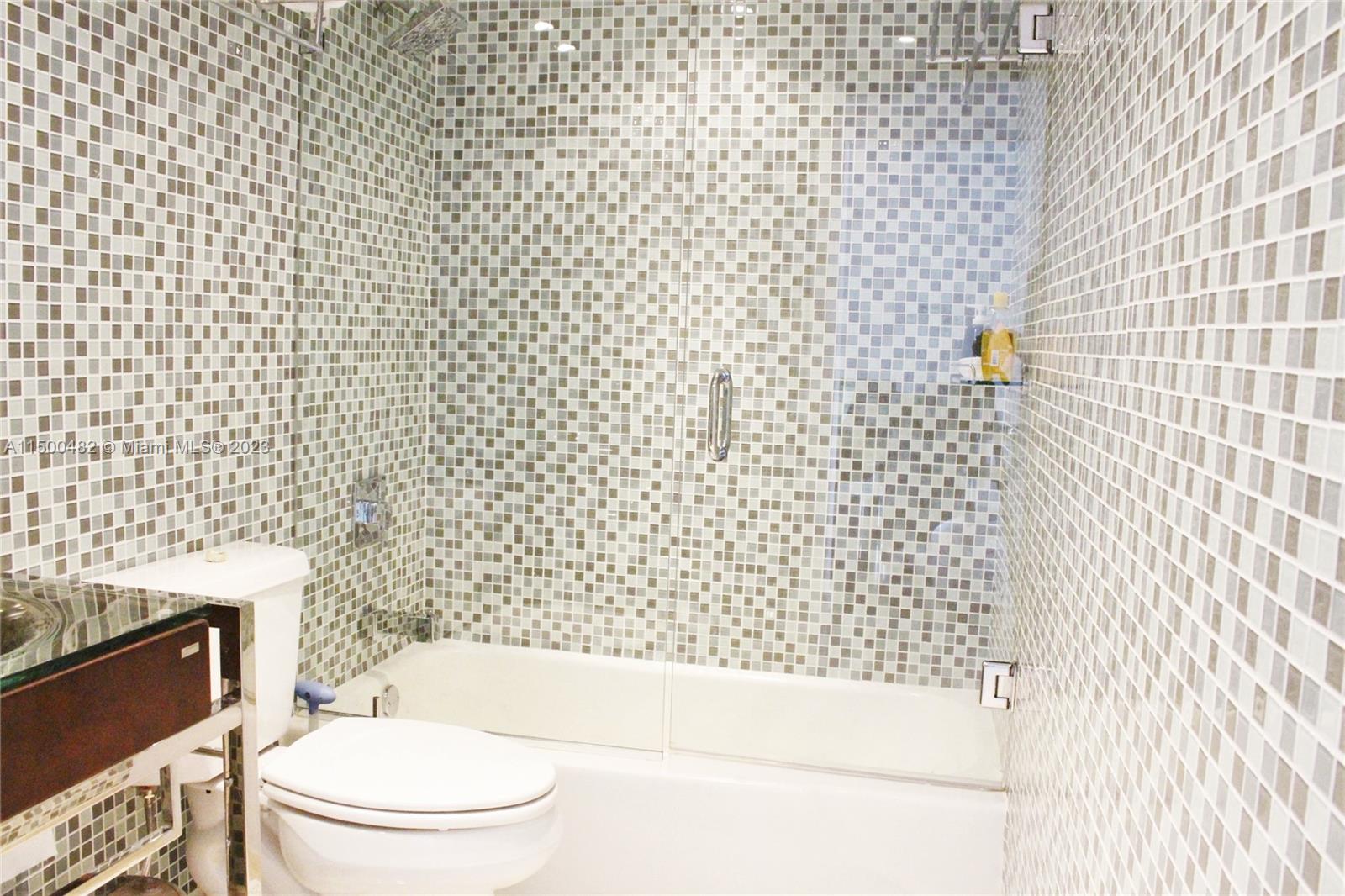 1980 S OCEAN DR 8N, Hallandale Beach, Florida 33009, 2 Bedrooms Bedrooms, ,1 BathroomBathrooms,Residentiallease,For Rent,1980 S OCEAN DR 8N,A11500482