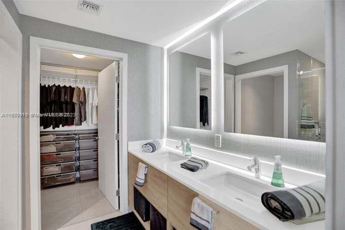 16385 Biscayne Blvd 806, North Miami Beach, Florida 33160, 2 Bedrooms Bedrooms, ,2 BathroomsBathrooms,Residentiallease,For Rent,16385 Biscayne Blvd 806,A11500915