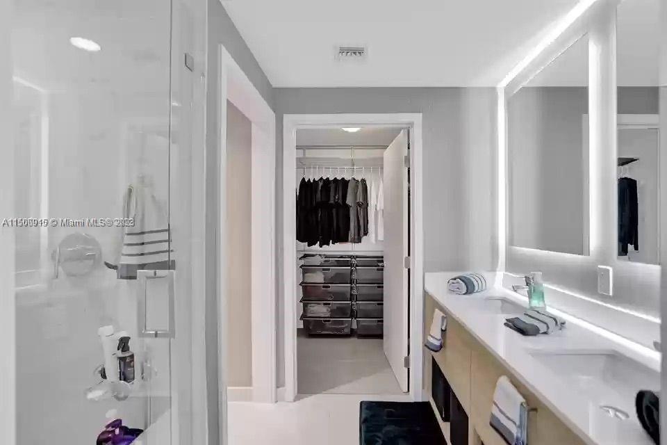 16385 Biscayne Blvd 806, North Miami Beach, Florida 33160, 2 Bedrooms Bedrooms, ,2 BathroomsBathrooms,Residentiallease,For Rent,16385 Biscayne Blvd 806,A11500915