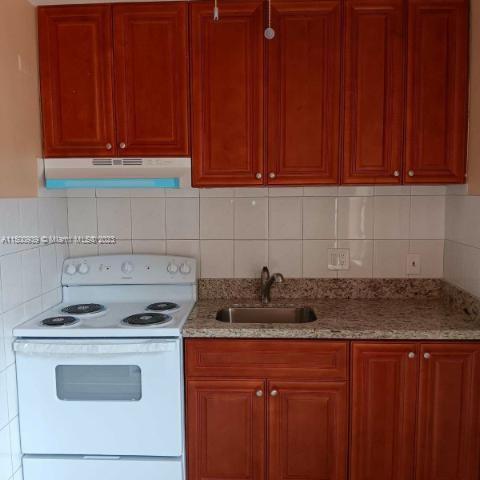 24 SE 11th St 3, Dania Beach, Florida 33004, 2 Bedrooms Bedrooms, ,2 BathroomsBathrooms,Residentiallease,For Rent,24 SE 11th St 3,A11500939