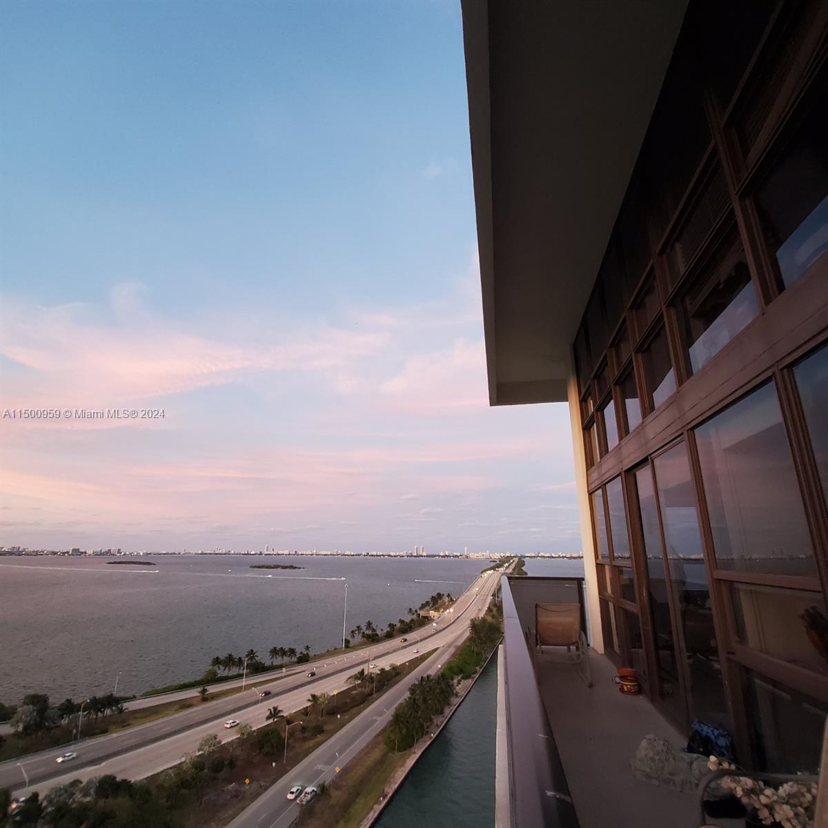600 NE 36 St PH-22, Miami, Florida 33137, 3 Bedrooms Bedrooms, ,2 BathroomsBathrooms,Residentiallease,For Rent,600 NE 36 St PH-22,A11500959