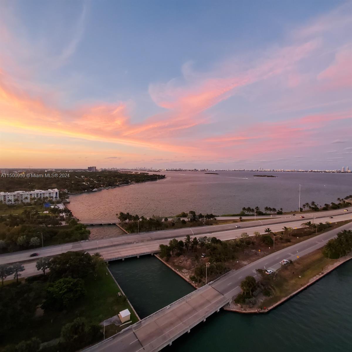 600 NE 36 St PH-22, Miami, Florida 33137, 3 Bedrooms Bedrooms, ,2 BathroomsBathrooms,Residentiallease,For Rent,600 NE 36 St PH-22,A11500959