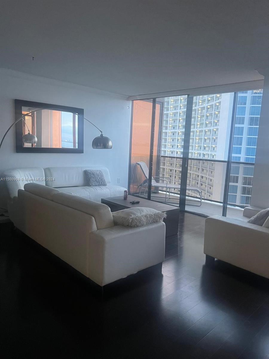 600 NE 36 St PH-22, Miami, Florida 33137, 3 Bedrooms Bedrooms, ,2 BathroomsBathrooms,Residentiallease,For Rent,600 NE 36 St PH-22,A11500959