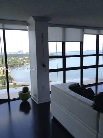 600 NE 36 St PH-22, Miami, Florida 33137, 3 Bedrooms Bedrooms, ,2 BathroomsBathrooms,Residentiallease,For Rent,600 NE 36 St PH-22,A11500959