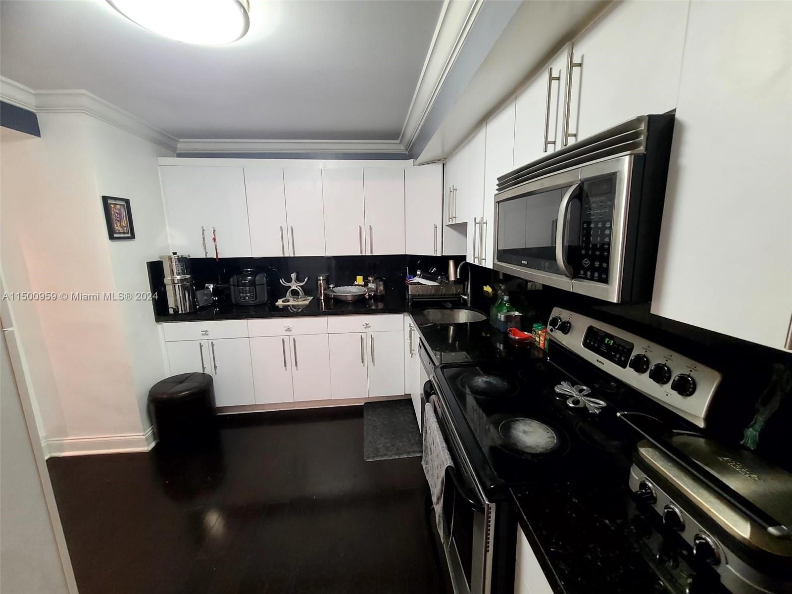 600 NE 36 St PH-22, Miami, Florida 33137, 3 Bedrooms Bedrooms, ,2 BathroomsBathrooms,Residentiallease,For Rent,600 NE 36 St PH-22,A11500959