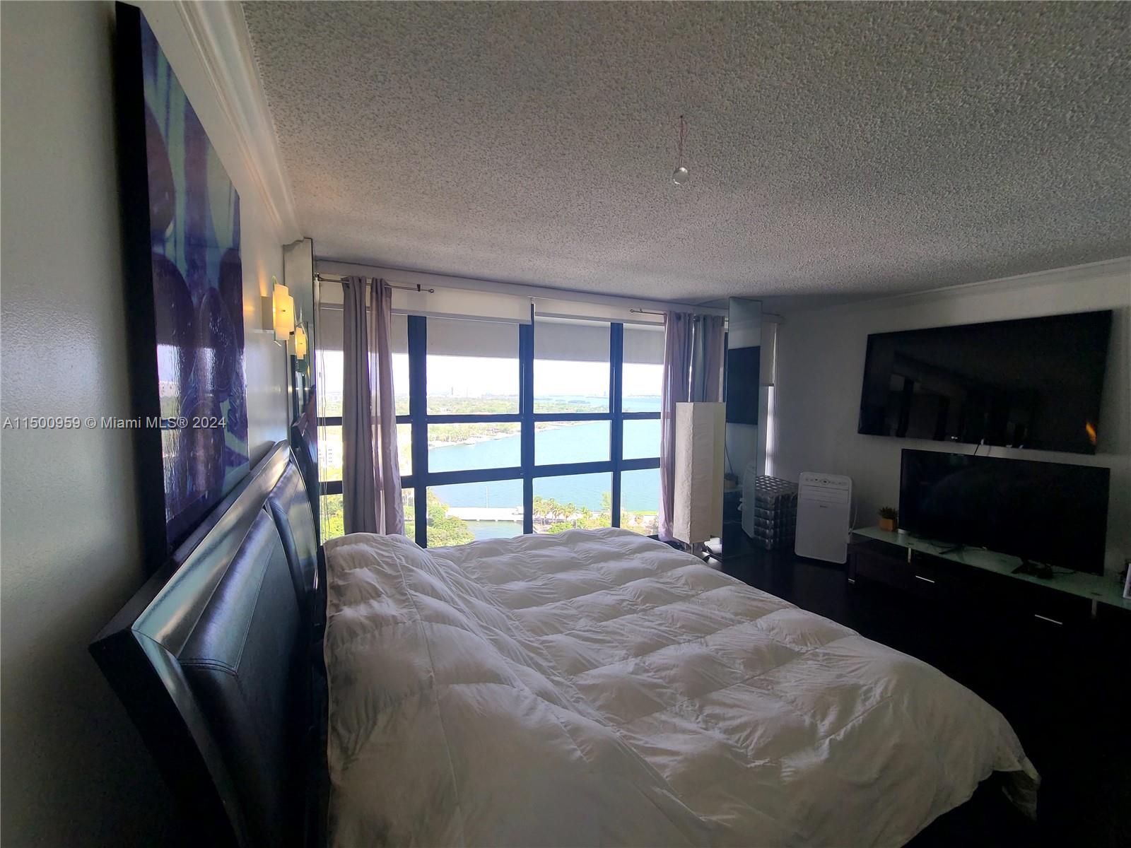 600 NE 36 St PH-22, Miami, Florida 33137, 3 Bedrooms Bedrooms, ,2 BathroomsBathrooms,Residentiallease,For Rent,600 NE 36 St PH-22,A11500959