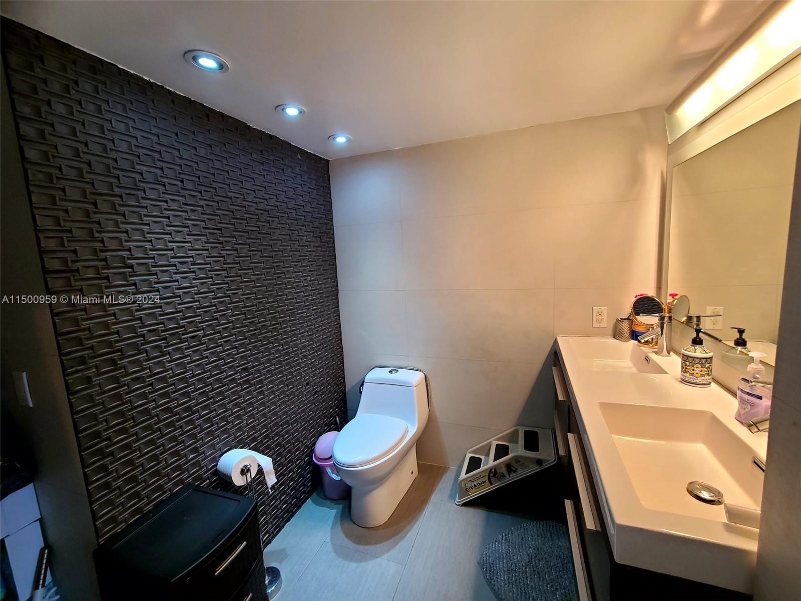 600 NE 36 St PH-22, Miami, Florida 33137, 3 Bedrooms Bedrooms, ,2 BathroomsBathrooms,Residentiallease,For Rent,600 NE 36 St PH-22,A11500959