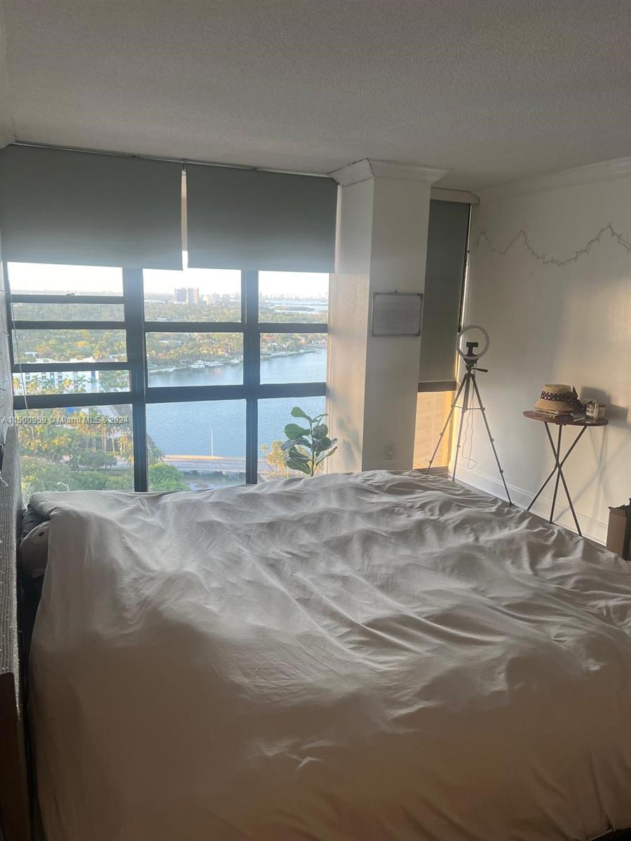 600 NE 36 St PH-22, Miami, Florida 33137, 3 Bedrooms Bedrooms, ,2 BathroomsBathrooms,Residentiallease,For Rent,600 NE 36 St PH-22,A11500959