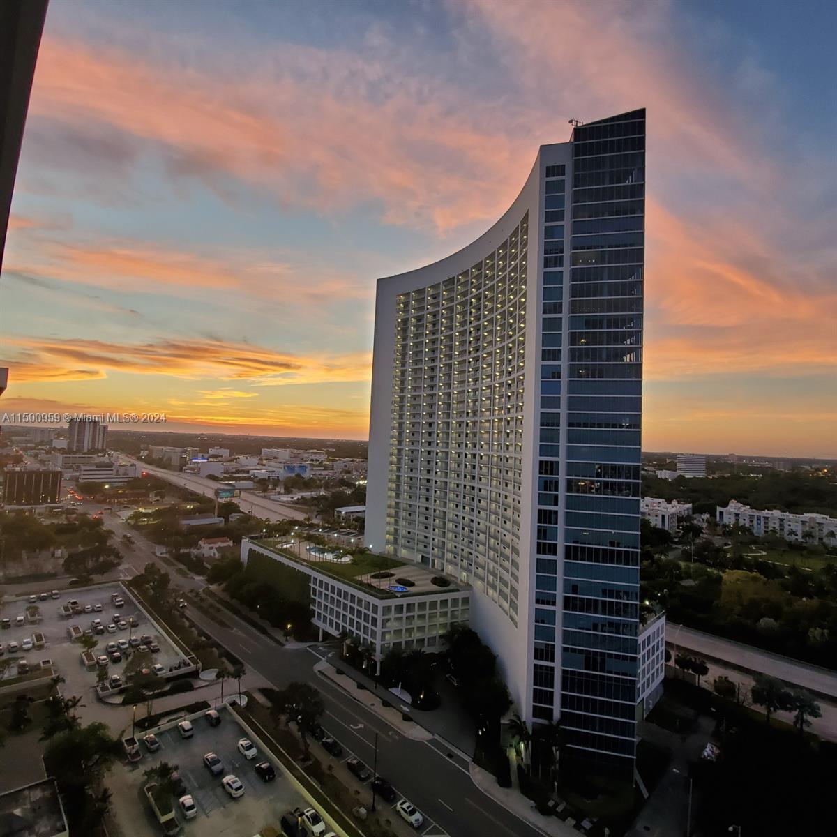 600 NE 36 St PH-22, Miami, Florida 33137, 3 Bedrooms Bedrooms, ,2 BathroomsBathrooms,Residentiallease,For Rent,600 NE 36 St PH-22,A11500959
