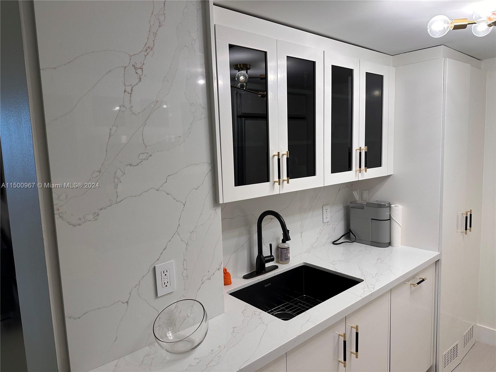 Bal Harbour, Florida 33154, 2 Bedrooms Bedrooms, ,2 BathroomsBathrooms,Residentiallease,For Rent,A11500967