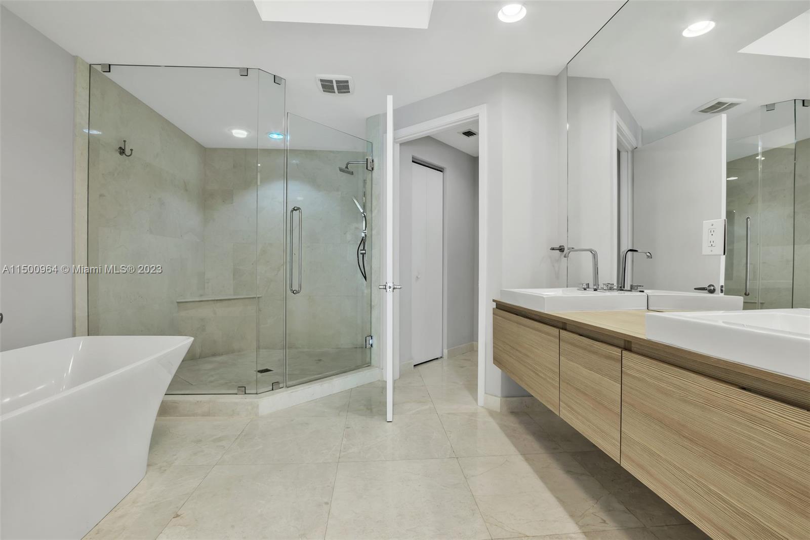 17301 Biscayne Blvd 1709, North Miami Beach, Florida 33160, 3 Bedrooms Bedrooms, ,3 BathroomsBathrooms,Residential,For Sale,17301 Biscayne Blvd 1709,A11500964