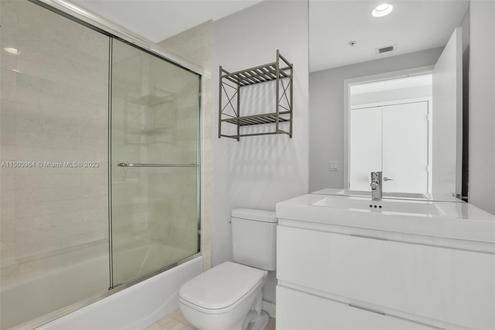 17301 Biscayne Blvd 1709, North Miami Beach, Florida 33160, 3 Bedrooms Bedrooms, ,3 BathroomsBathrooms,Residential,For Sale,17301 Biscayne Blvd 1709,A11500964