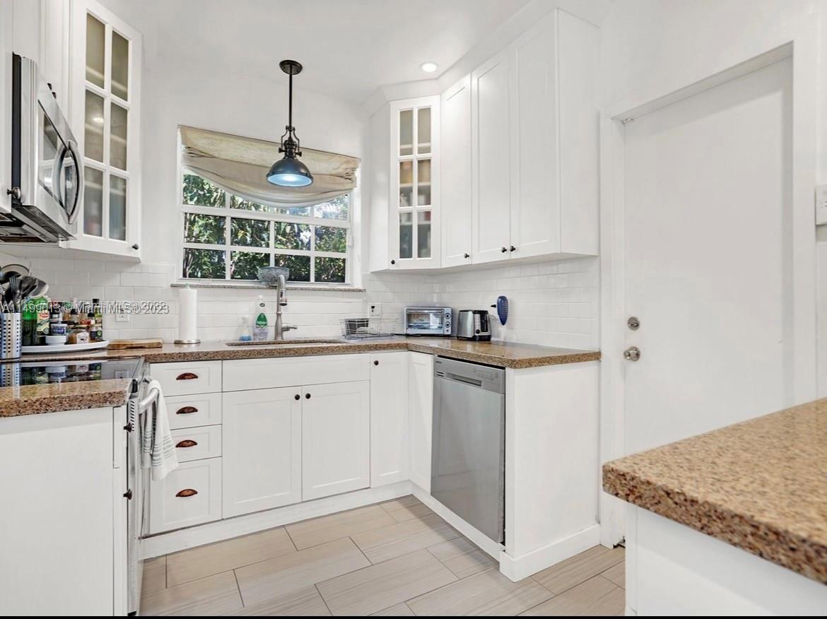 5730 San Vicente St, Coral Gables, Florida 33146, 3 Bedrooms Bedrooms, ,2 BathroomsBathrooms,Residential,For Sale,5730 San Vicente St,A11499013
