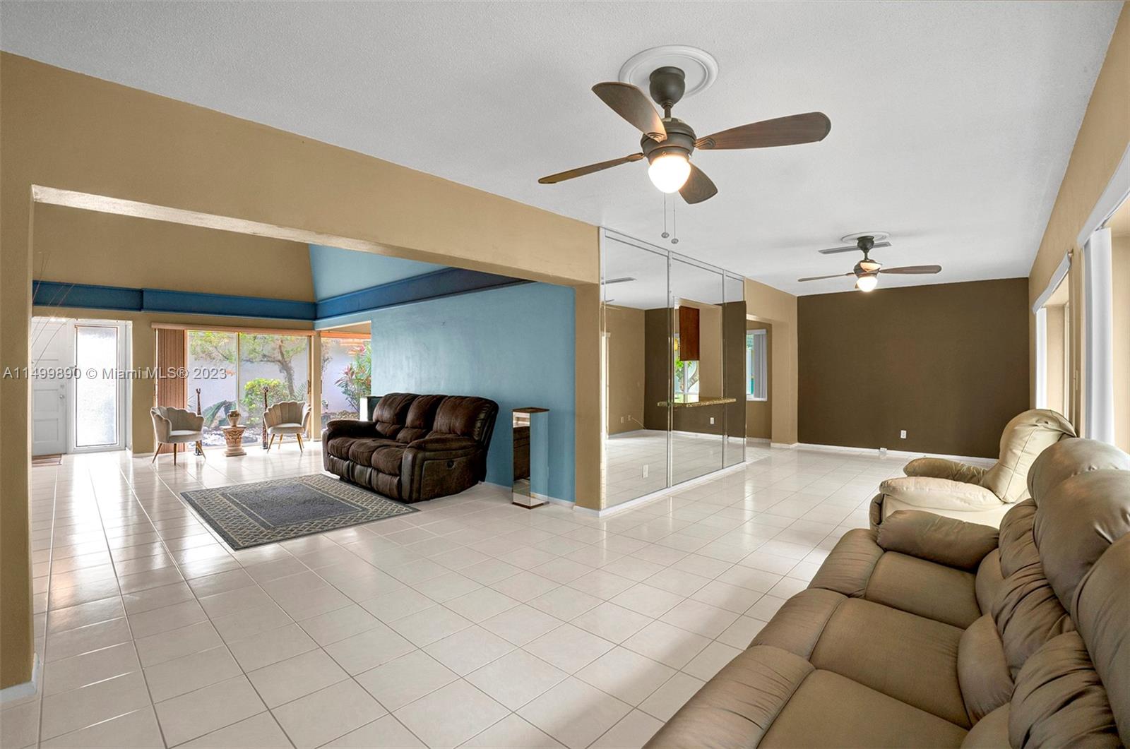 5711 S Bayberry Ln, Tamarac, Florida 33319, 2 Bedrooms Bedrooms, ,2 BathroomsBathrooms,Residential,For Sale,5711 S Bayberry Ln,A11499890