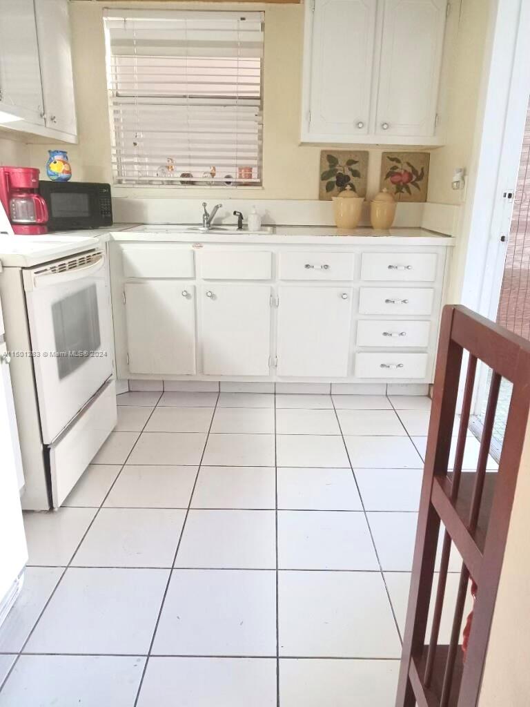 300 Golden Isles Dr 205, Hallandale Beach, Florida 33009, 2 Bedrooms Bedrooms, ,2 BathroomsBathrooms,Residential,For Sale,300 Golden Isles Dr 205,A11501283